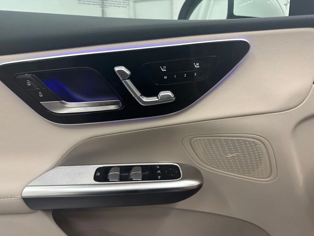 New 2027 White Mercedes-Benz GLC 300 image 18