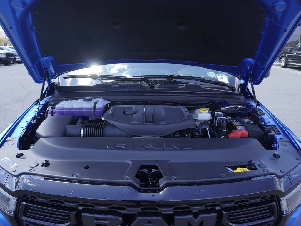 New 2026 Hydro Blue Pearl-Coat Exterior Paint RAM Big Horn/Lone Star image 35