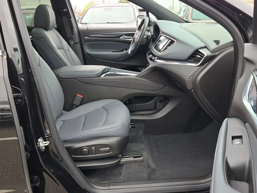 Used 2023 Black Buick Essence image 8