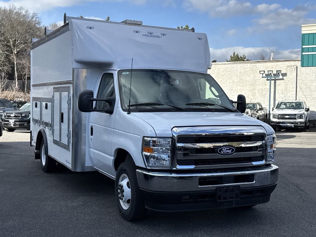2026 Ford E-Series DRW E-350 Super Duty 138 in WB's photo