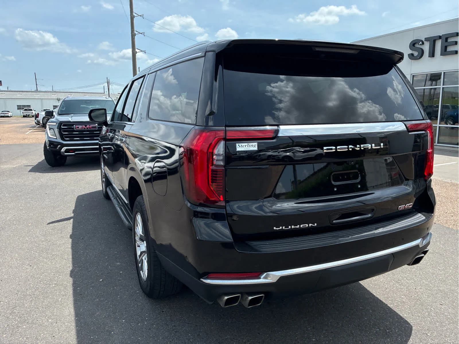 Used 2025 Onyx Black GMC Denali image 8