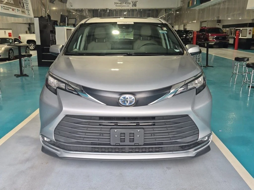 Certified Used 2022 Silver Toyota XLE image 12