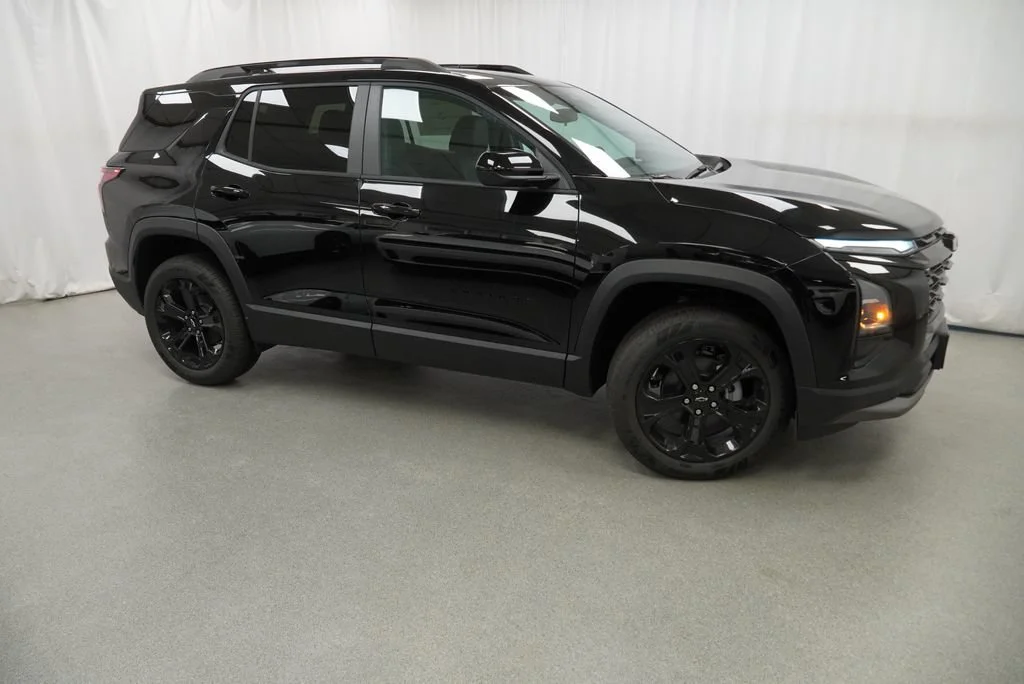 New 2027 Mosaic Black Metallic Chevrolet LT image 6