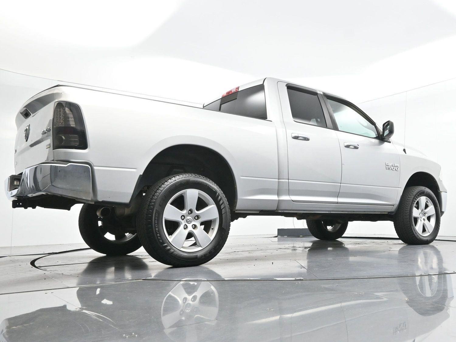 Used 2015 Bright Silver Metallic Clearcoat Ram SLT image 44