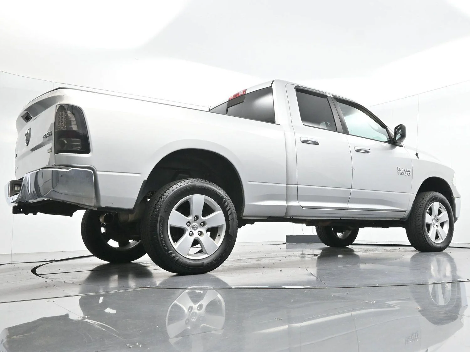 Used 2015 Bright Silver Metallic Clearcoat Ram SLT image 44