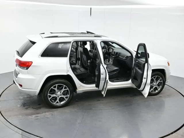 Used 2019 Ivory 3-coat Jeep Overland image 45
