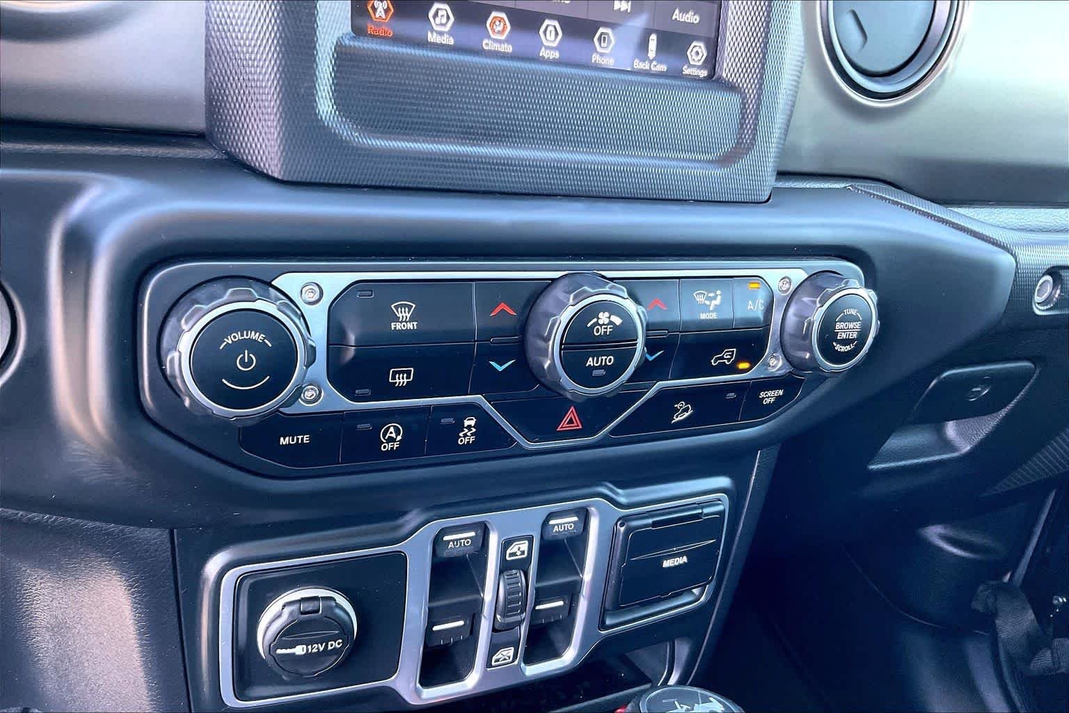 Used 2018 Black Clearcoat Jeep Sport S image 29