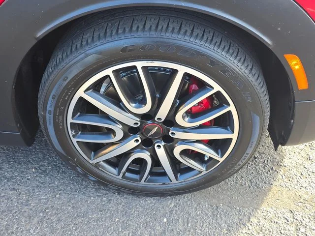 Used 2018 Chili Red MINI Base image 9