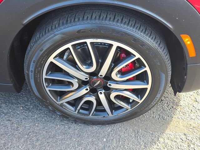 Used 2018 Chili Red MINI Base image 9