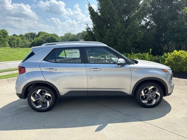 New 2025 Shimmering Silver Hyundai SEL image 5