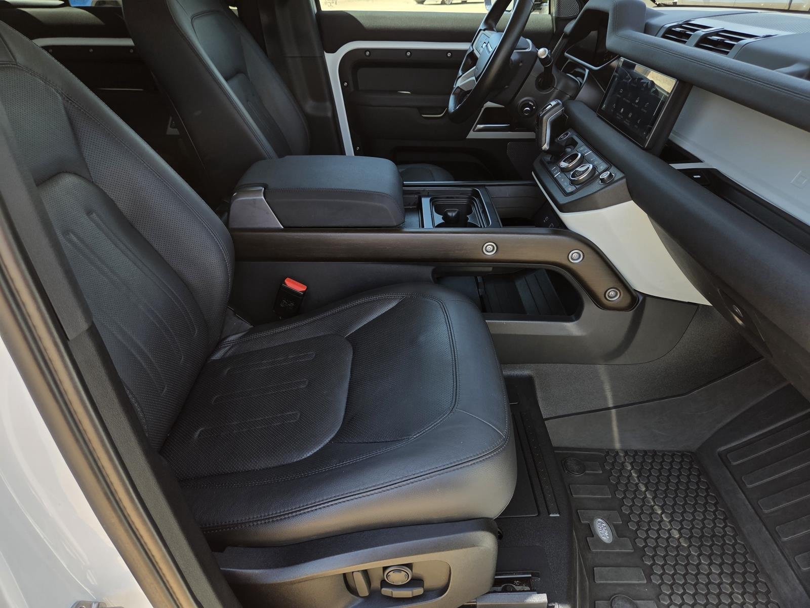Used 2021 Fuji White Land Rover SE image 44