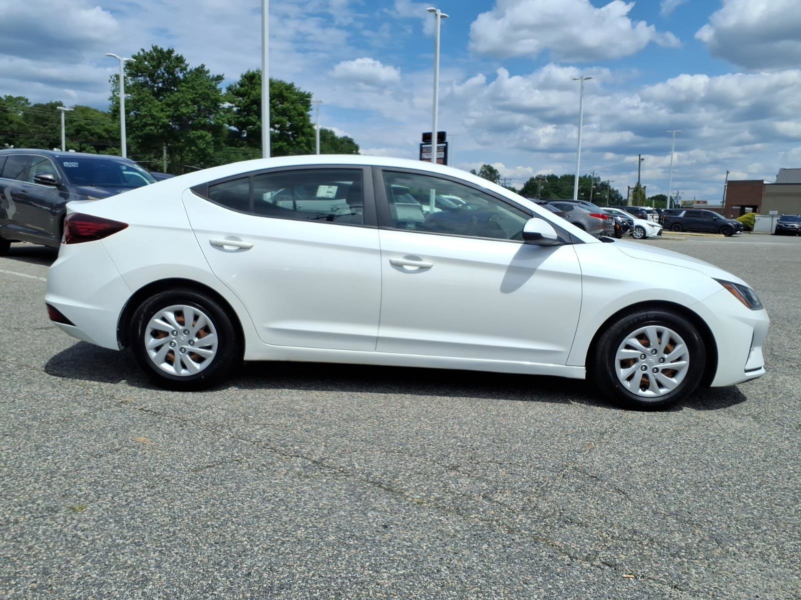Used 2019 Quartz White Pearl Hyundai SE image 24