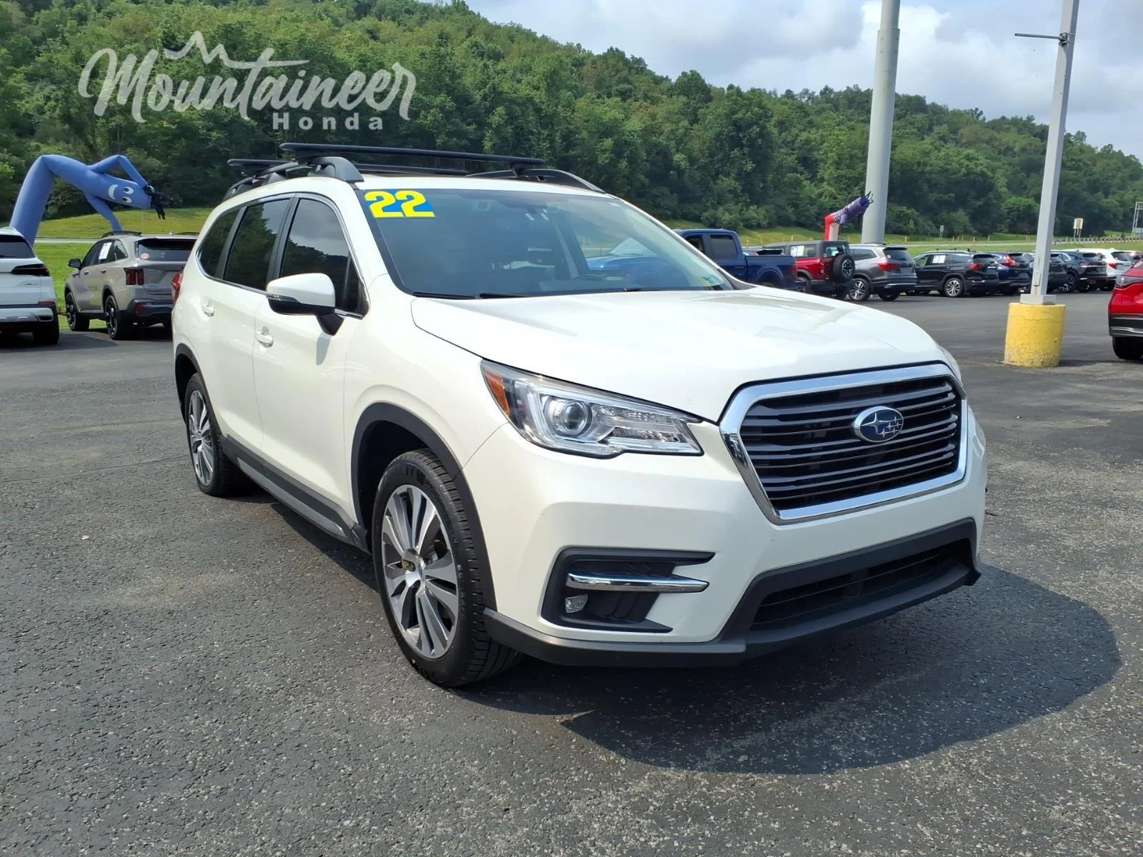 Used 2022 Crystal White Pearl Subaru Limited image 1