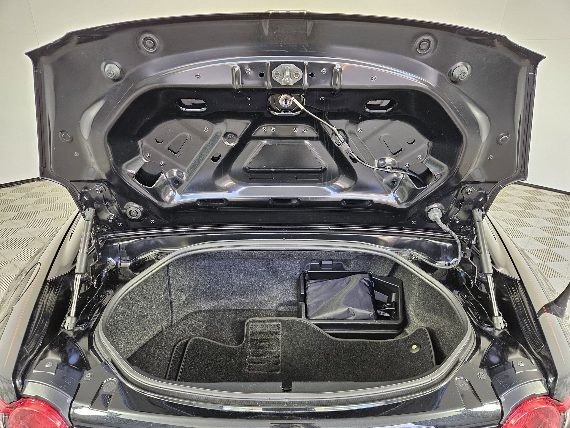 Used 2018 Black Mazda Grand Touring image 13