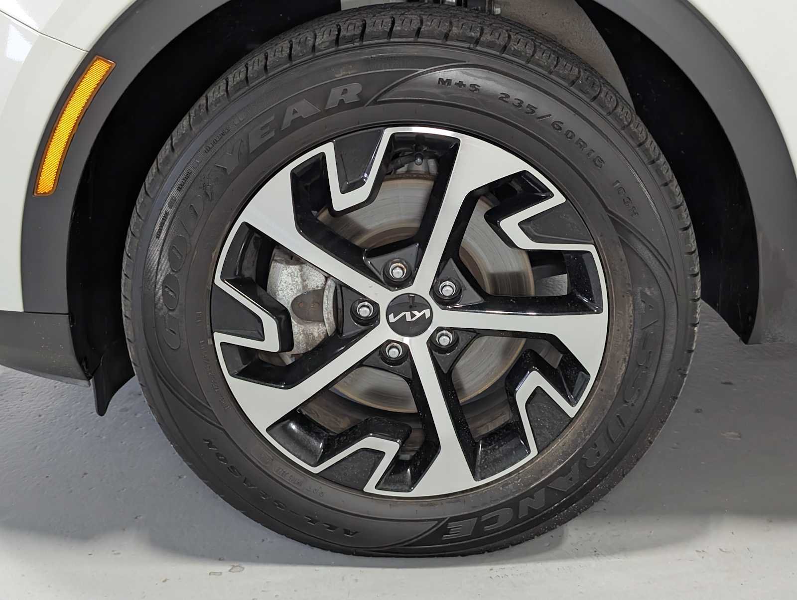 Certified Used 2023 Snow White Pearl Kia EX image 3