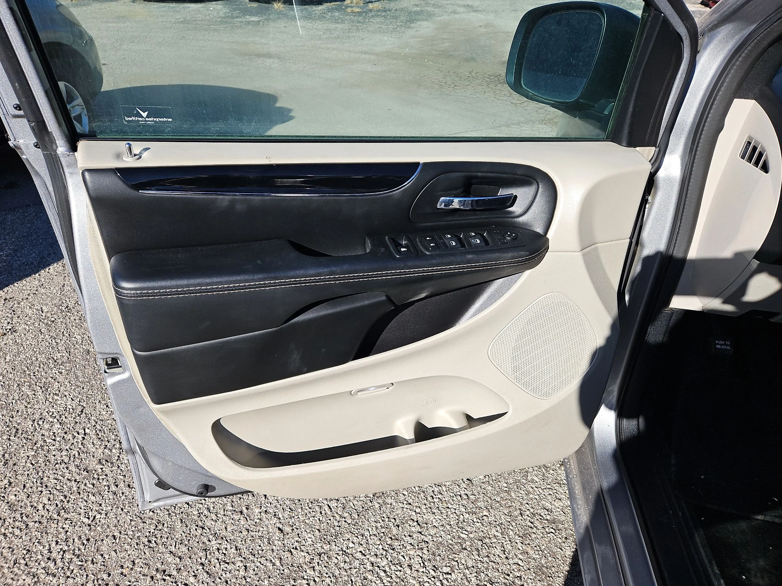 Used 2017  Dodge SXT image 12