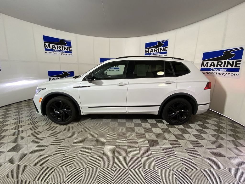Used 2024 White Volkswagen 2.0T SE R-Line Black image 13
