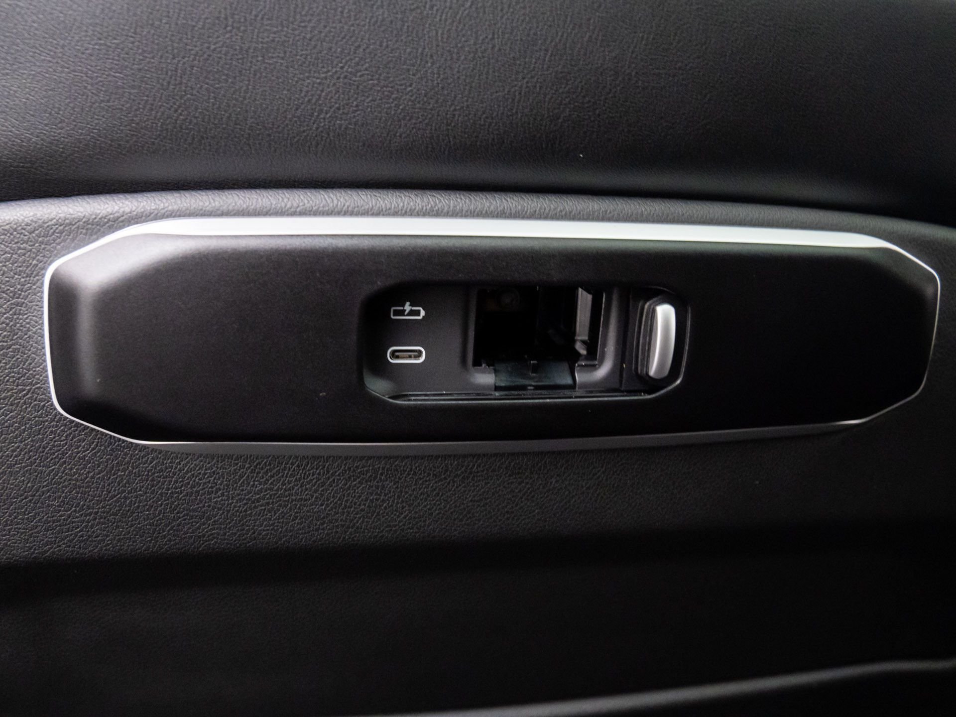 New 2026 Black Sapphire Metallic BMW xDrive40i image 19