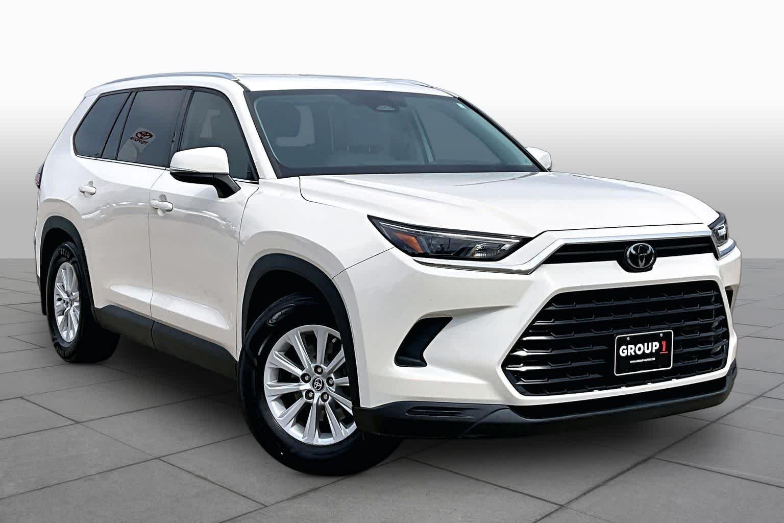 Used 2024 Coastal Cream Toyota XLE image 3