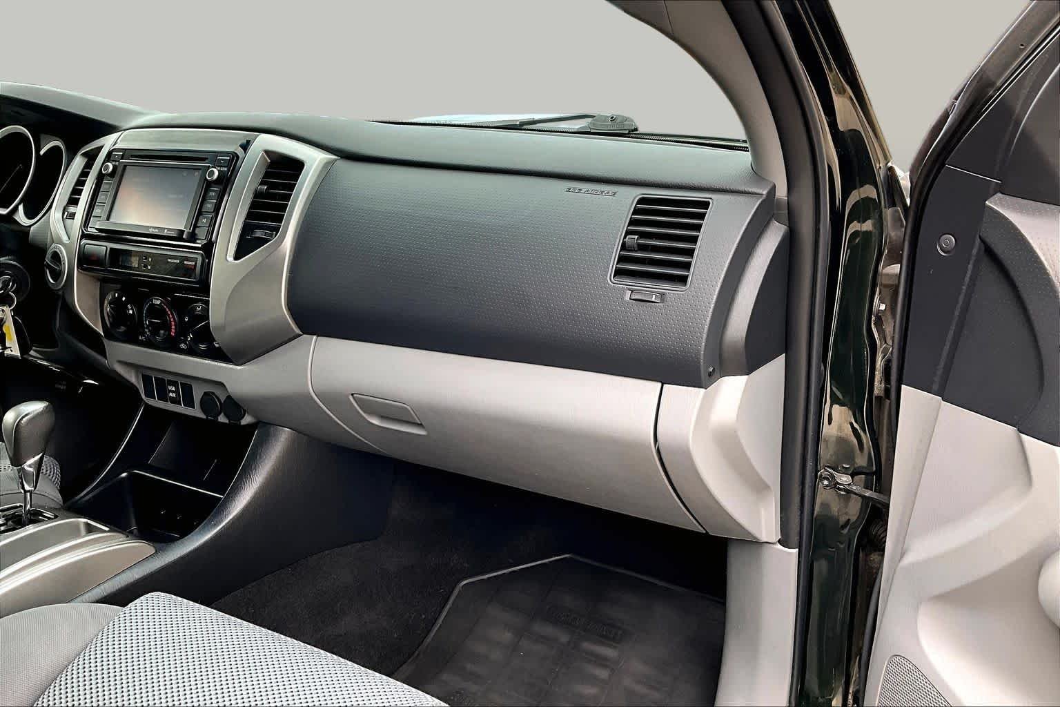 Used 2014 Spruce Mica Toyota  image 18
