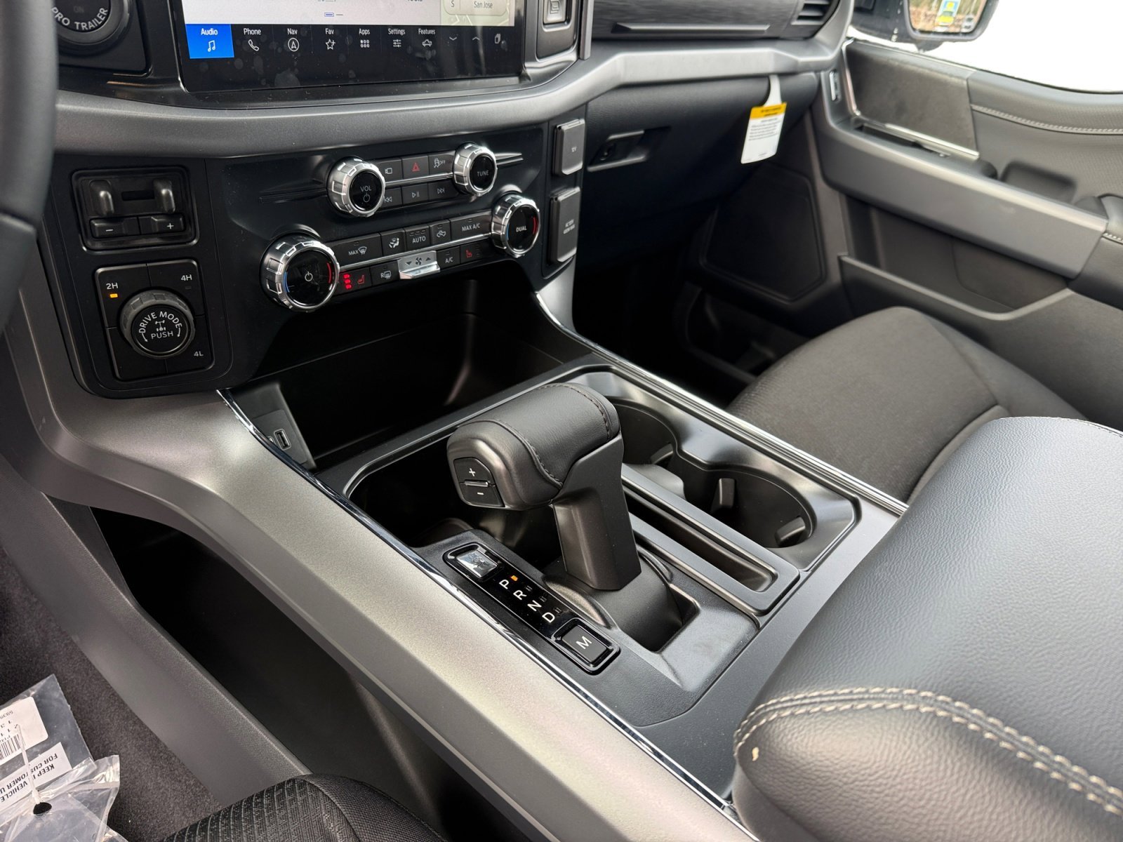 New 2026 Oxford White Ford XLT image 13