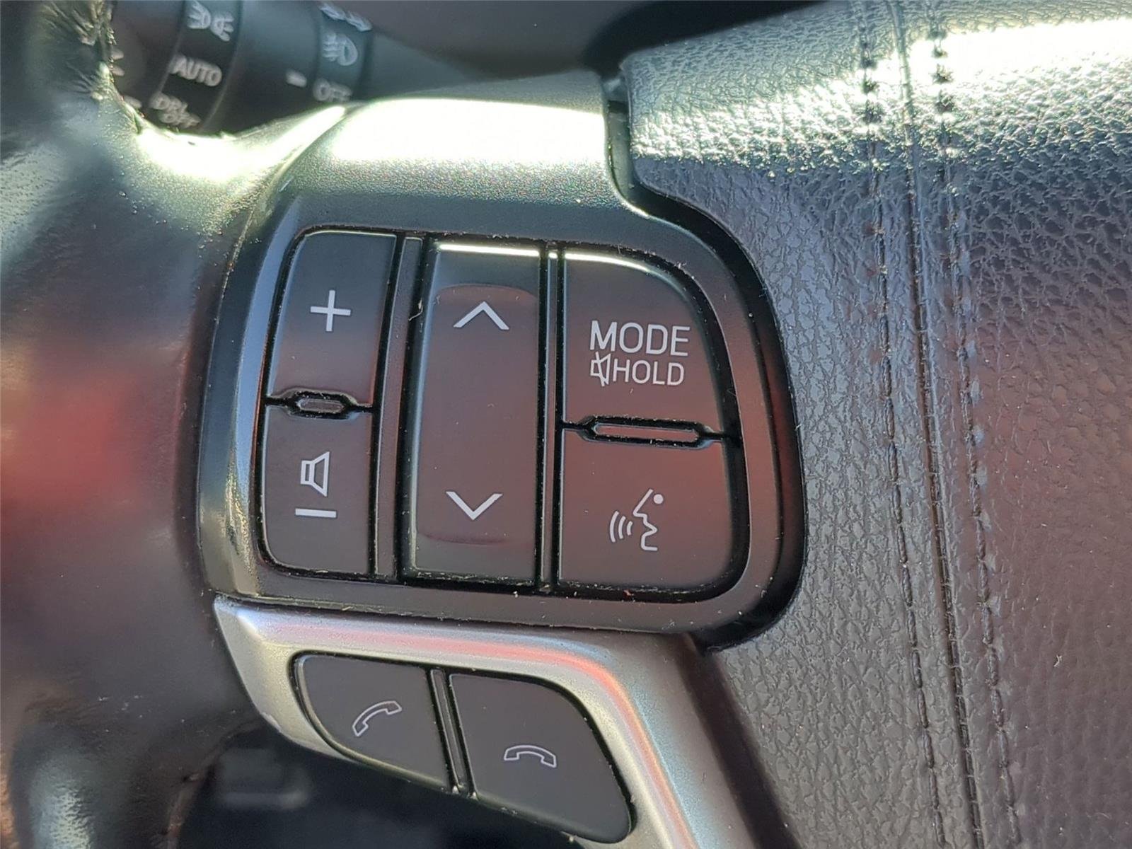 Used 2019  TOYOTA  image 19