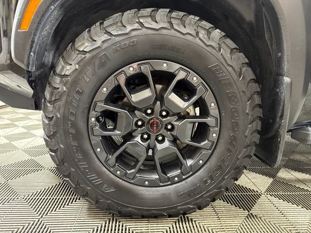 Used 2022 Super Black Nissan PRO-4X image 10