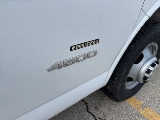 New 2025 Summit White Chevrolet 2WT image 8