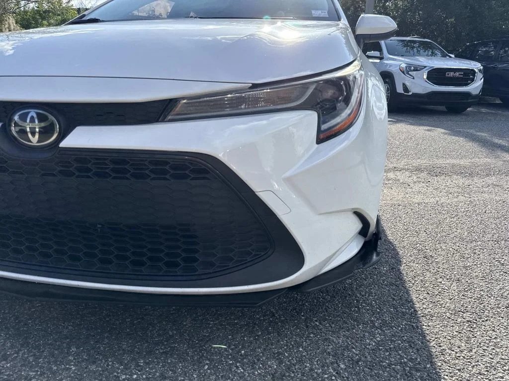 Used 2021 White Toyota LE image 9