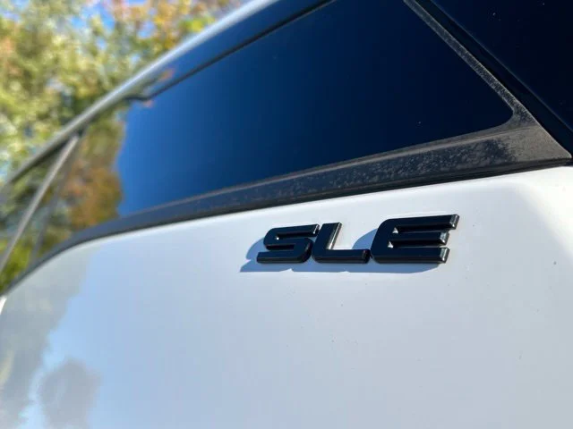 Used 2020 White GMC SLE image 4