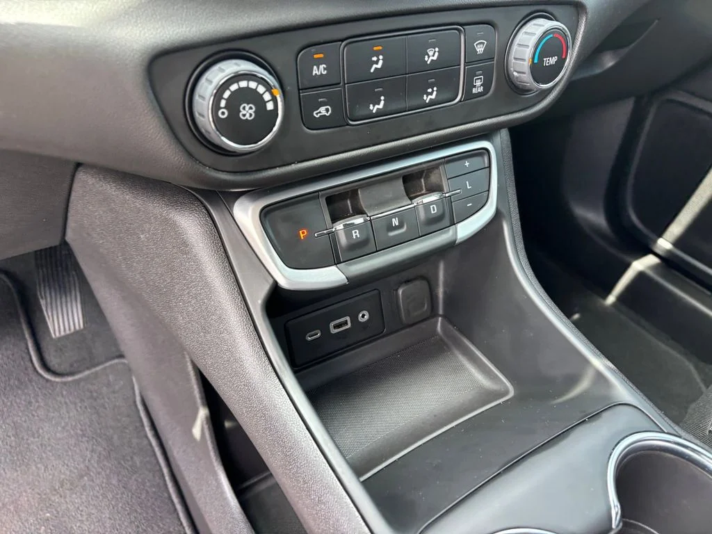 Used 2024  GMC SLE image 21