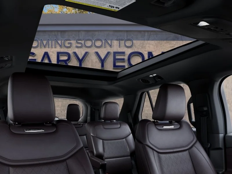 New 2027 Star White Metallic Tri-Coat Ford Platinum™ image 22