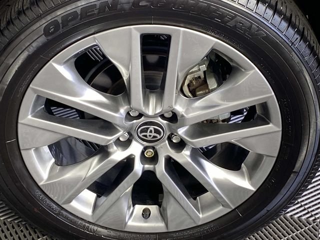 Used 2025 Beige Toyota XLE Premium image 29