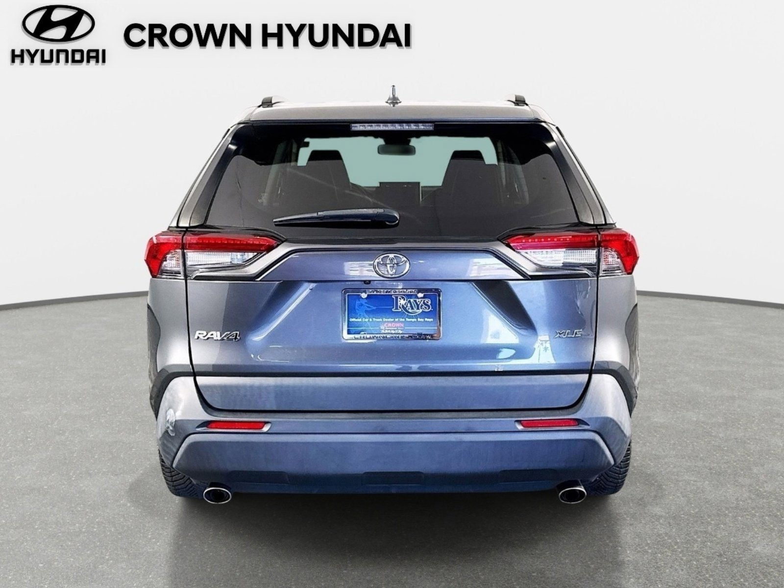 Used 2019 Magnetic Gray Metallic Toyota XLE Premium image 6