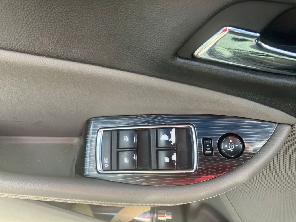 Used 2018 Silver Chevrolet LT image 11