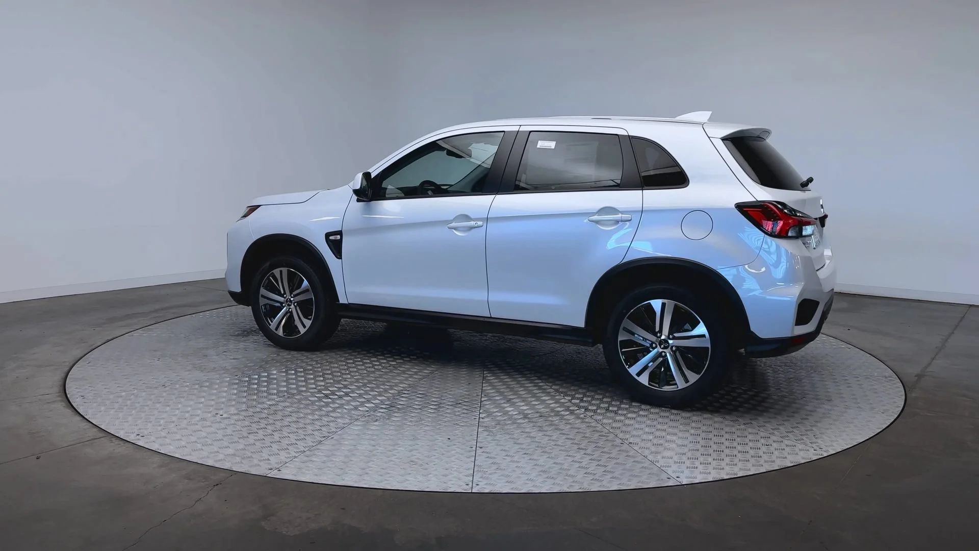 New 2026 White Diamond Mitsubishi ES image 6
