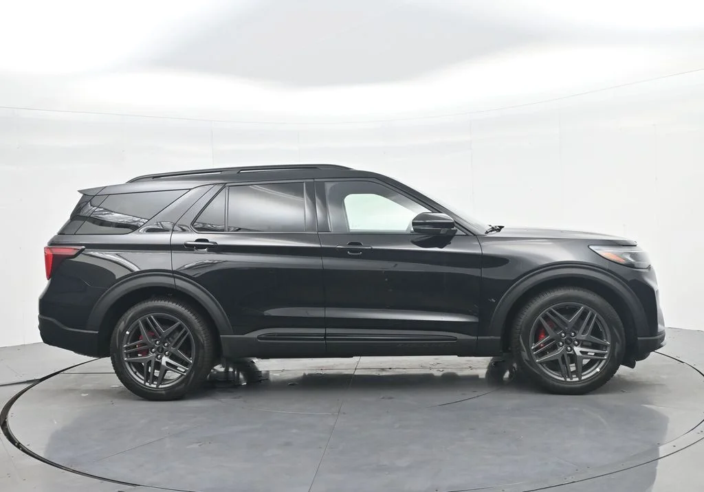 New 2026 Agate Black Metallic Ford ST image 6