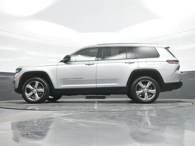 Used 2021 Silver Jeep Limited image 20