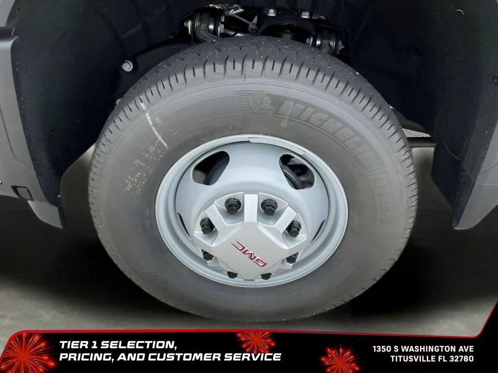 New 2026 Summit White GMC Pro image 17