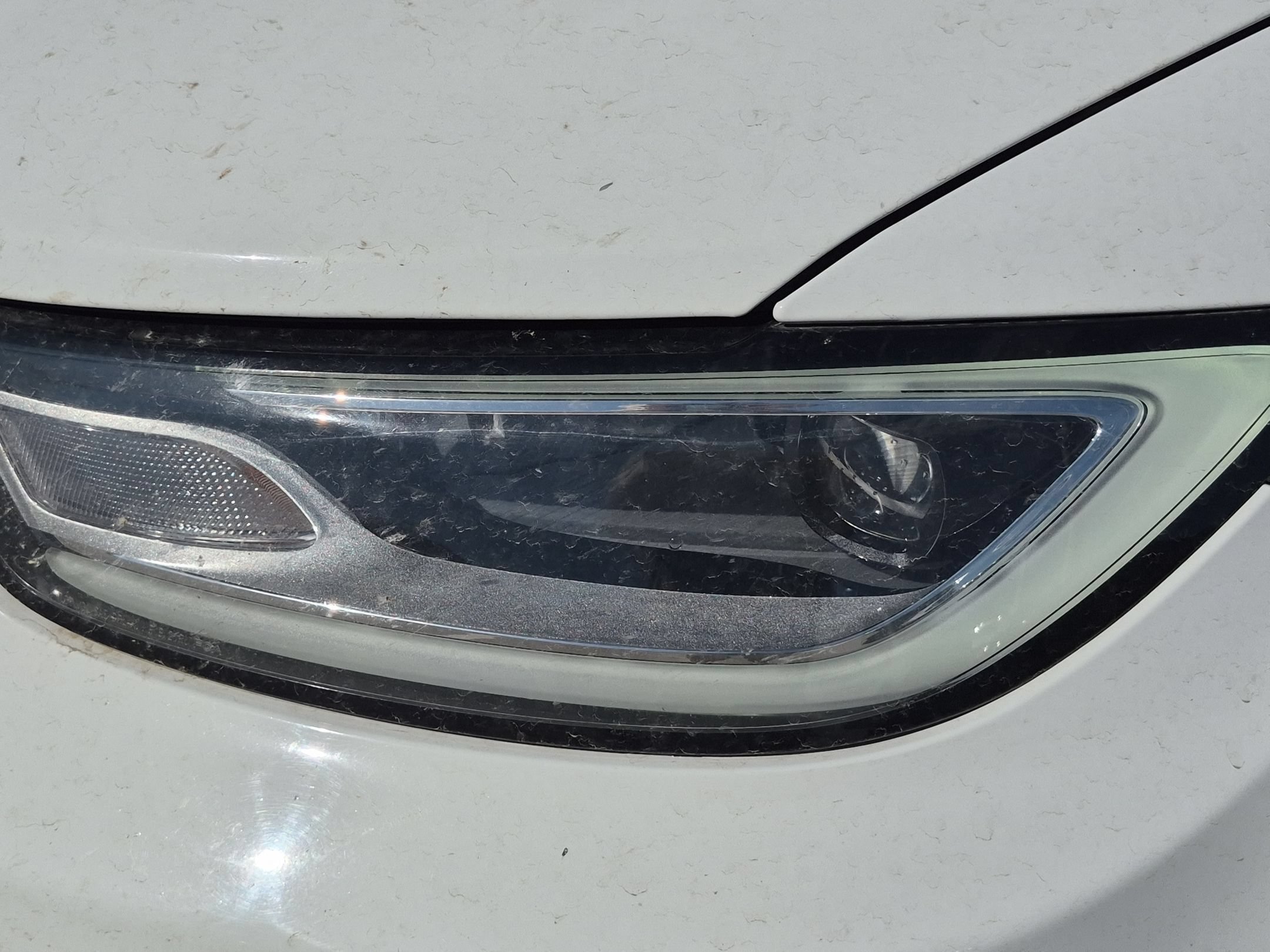 Used 2025 Bright White Clearcoat Chrysler Limited image 10
