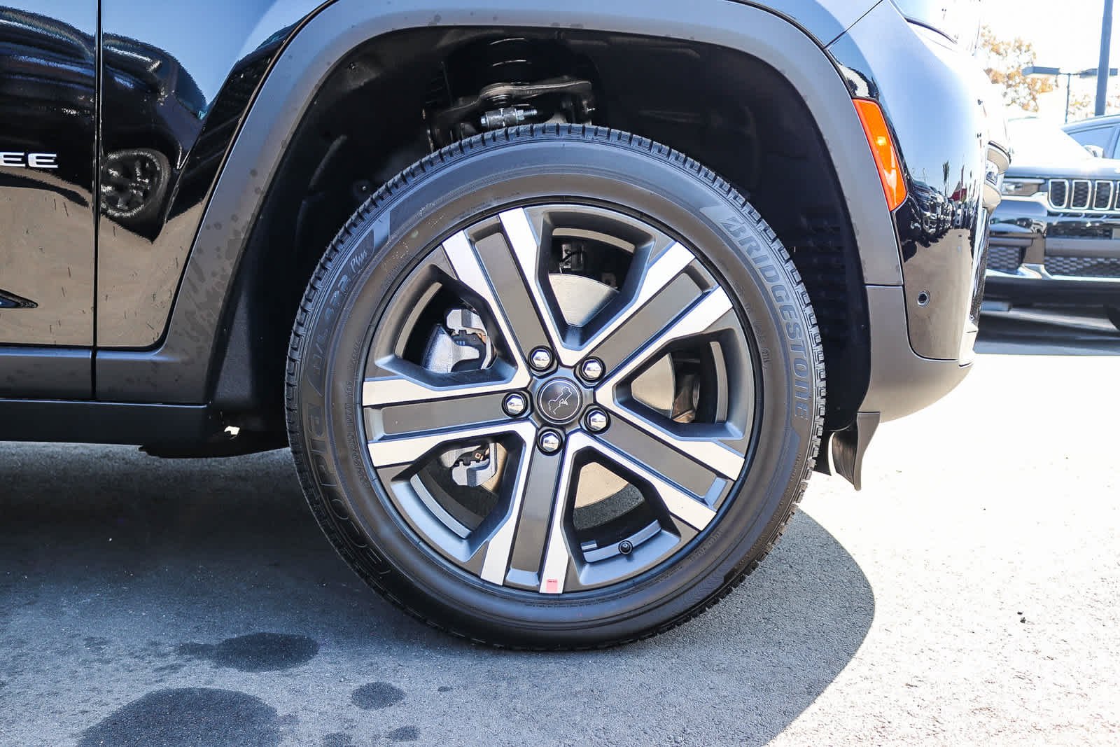 New 2027 High-Gloss Black Paint Jeep Limited image 10