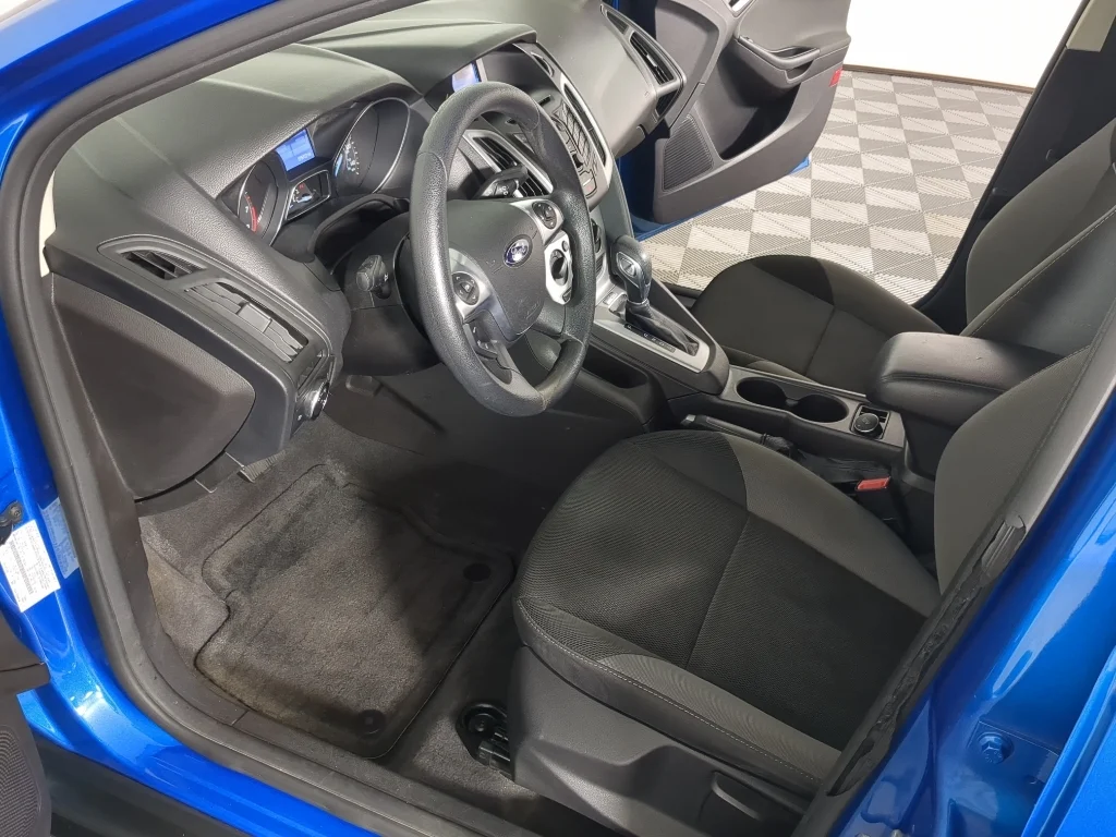 Used 2014 blue Ford SE image 10