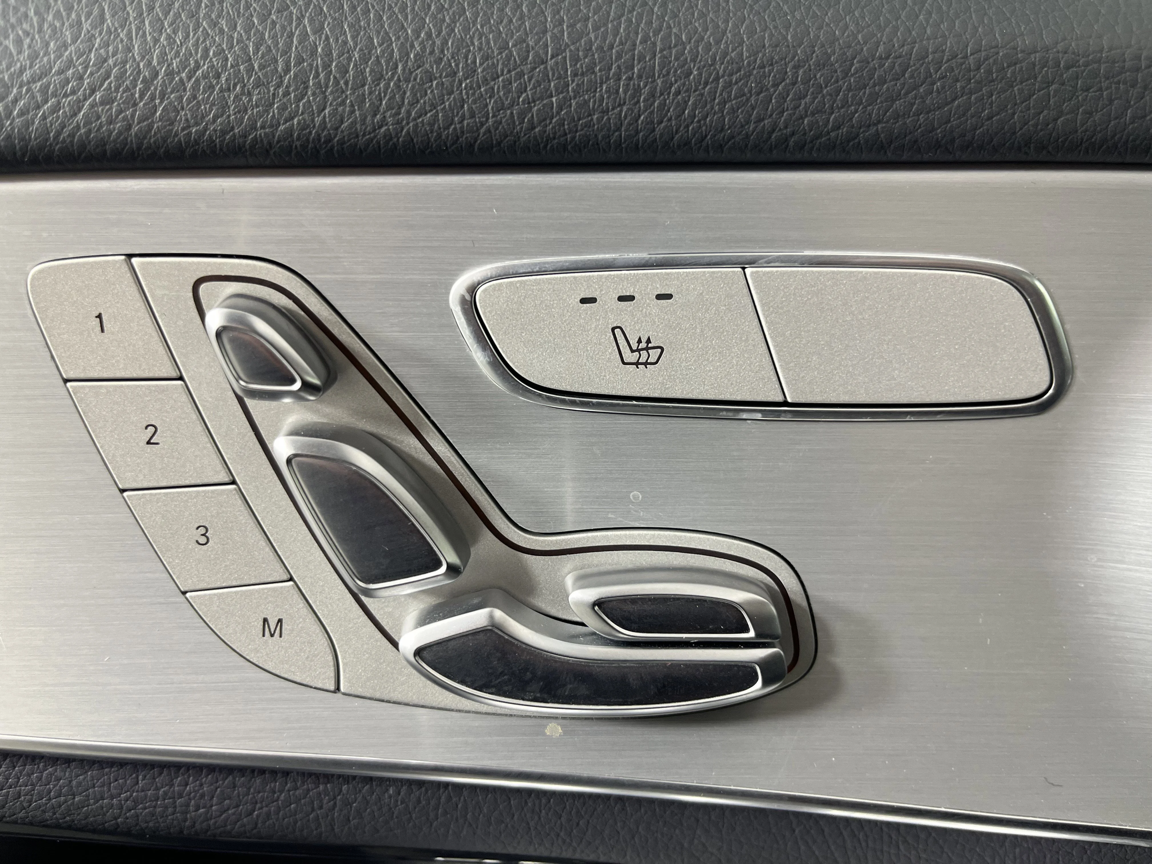 Used 2022 Black Mercedes-Benz GLC 300 image 18