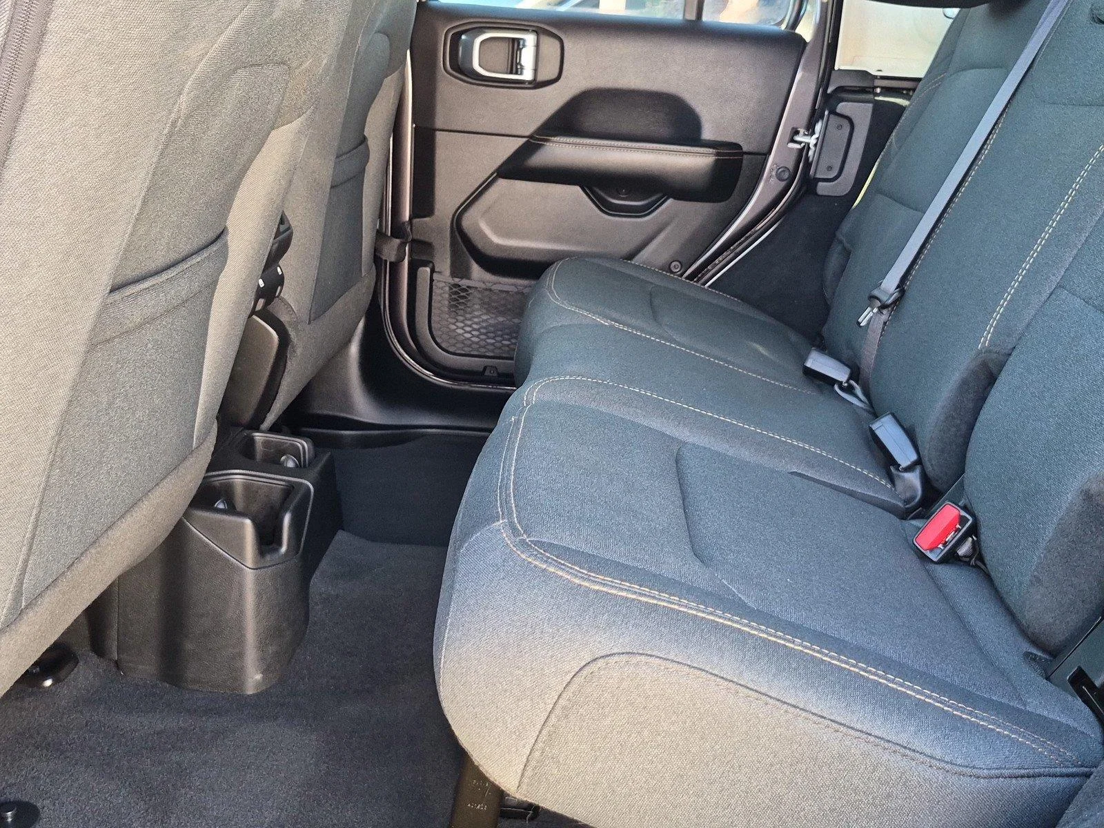 Certified Used 2026 Granite Crystal Metallic Clearcoat Jeep Sahara image 18