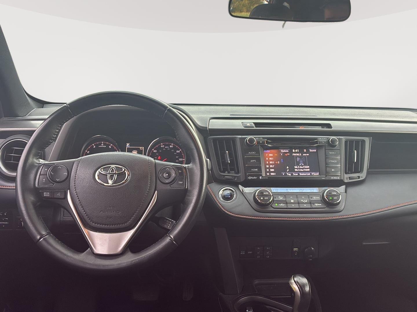 Used 2016 Barcelona Red Metallic Toyota SE image 5