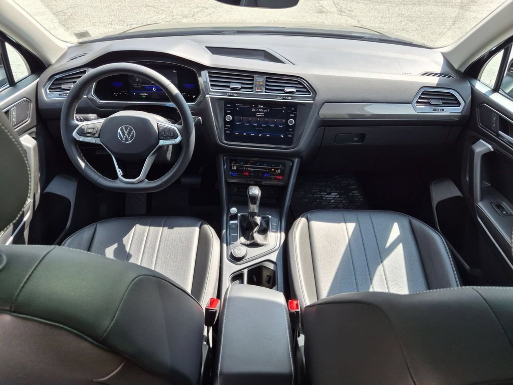Used 2022 Black Volkswagen 2.0T SE image 22