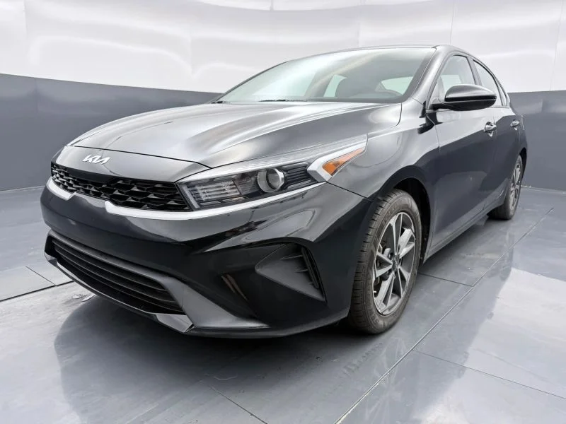 Used 2023  Kia LXS Sedan 4D image 15