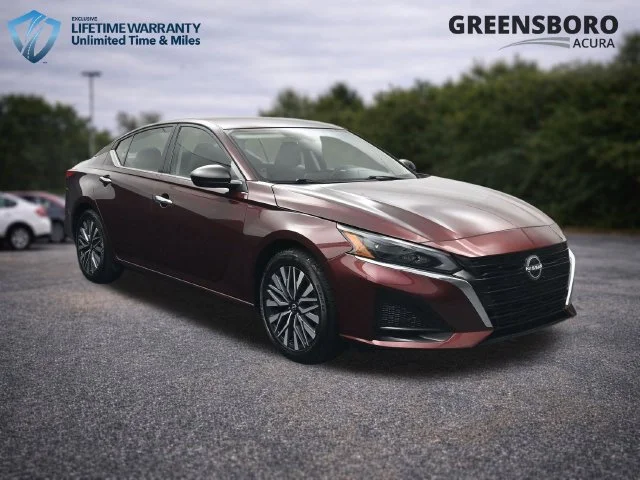 Used 2025 Red Nissan 2.5 SV image 1