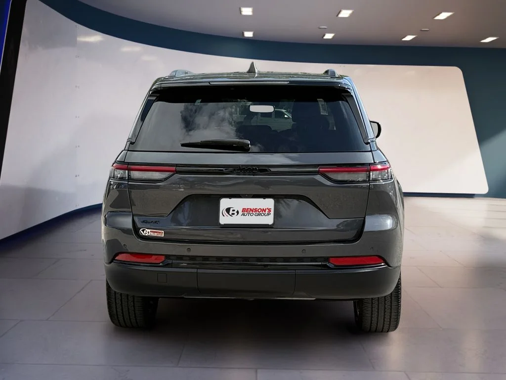 Used 2023 Gray Jeep Altitude X image 4