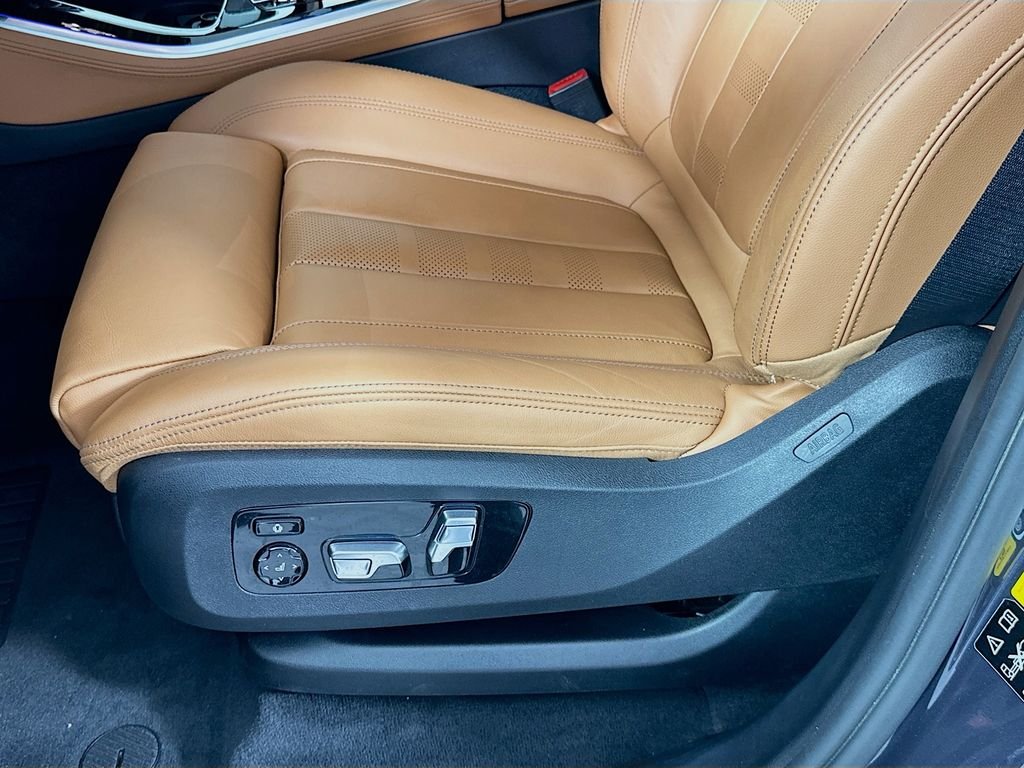 Used 2021 Arctic Grey Metallic BMW xDrive40i image 20